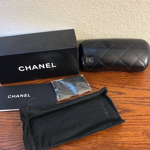 Authentic Chanel Tweed Sunglasses set 5237-A - Picture 16 of 17